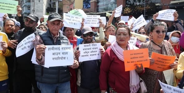 माइतीघरमा सहकारी पीडितको प्रदर्शन, भन्छन्- ‘वाचापत्र’मा लेखेको सय दिने प्रक्रिया सम्झेका छौँ