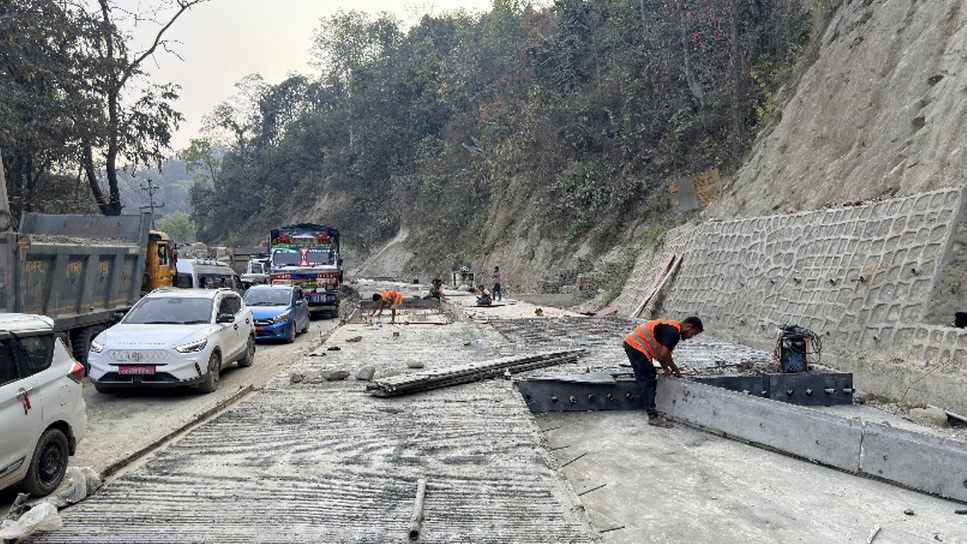नारायणगढ–बुटवल सडकः दाउन्नेमा एकतर्फी ढलानको काम सकियो