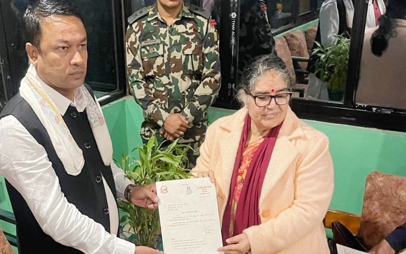 मधेश प्रदेश प्रमुखले बिच बाटोमै गराइन् नयाँ मुख्यमन्त्रीको शपथ