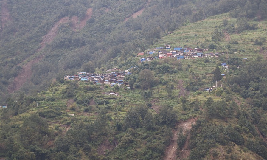 पाउद्वार गाउँ प्राकृतिक नाकाबन्दीमा