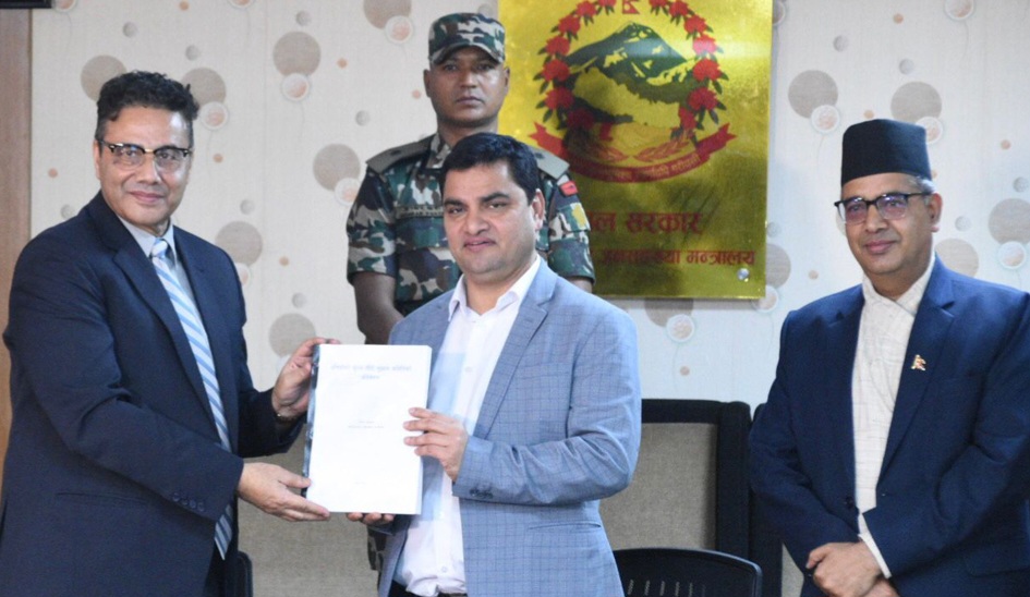 नागरिकले उचित मूल्यमा औषधी पाउने वातावरण बनाउँछौं : स्वास्थ्यमन्त्री