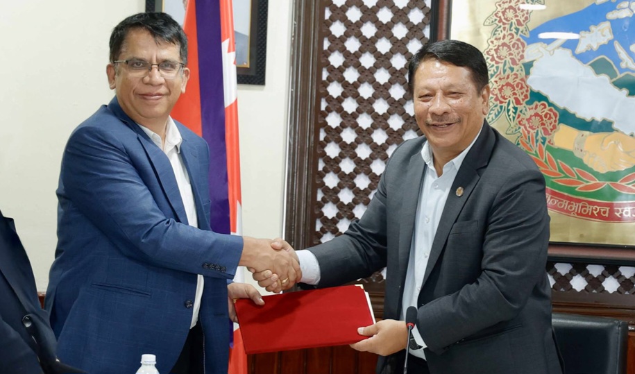 जनतालाई छिटो रिजल्ट दिन सचिवलाई उपप्रधानमन्त्री सिंहको निर्देशन