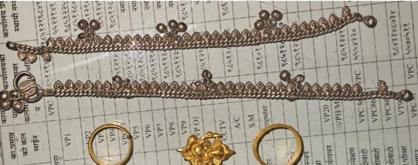 चोरीका गरगहना सहित २ जना मानिस पक्राउ