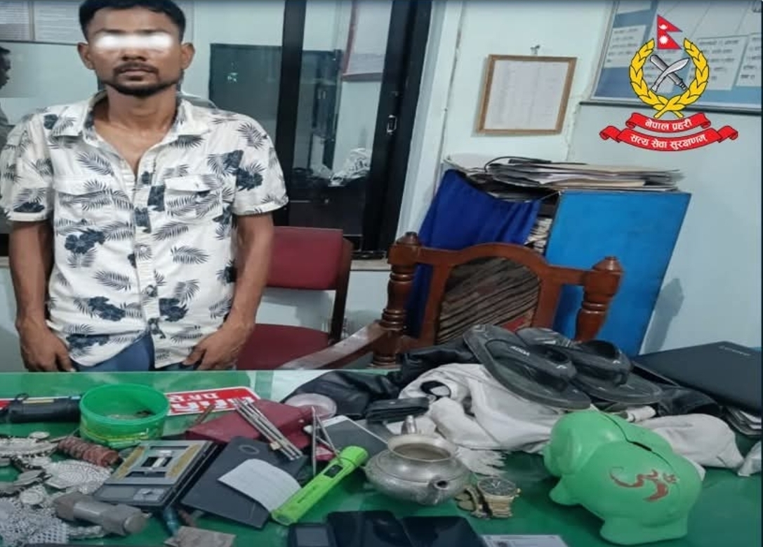 धनगढीको सत्कार चोकबाट पेस्तोल, खुकुरी सहित भारतीय युवक पक्राउ