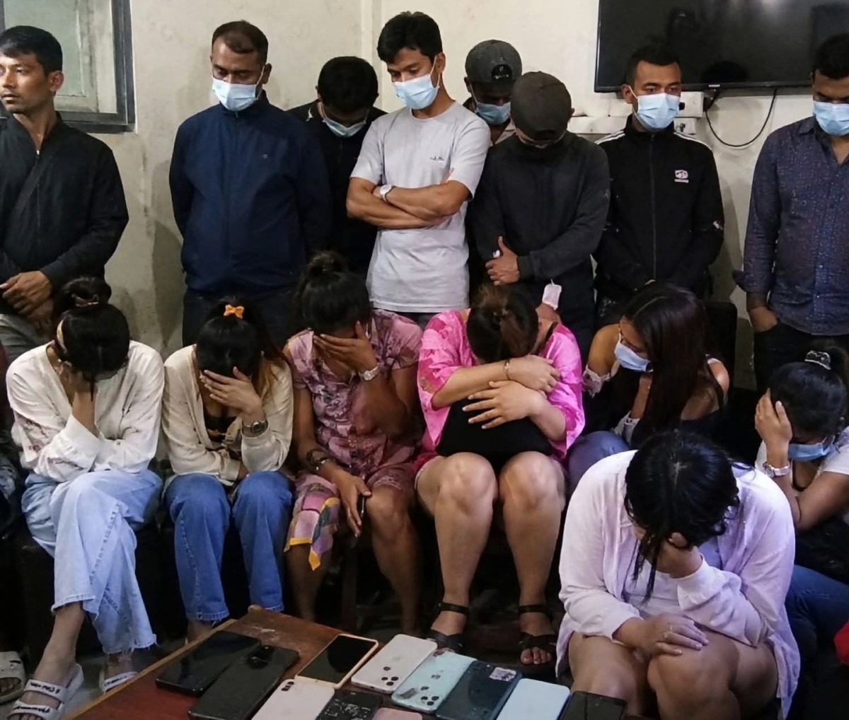 ग्राहक खोजीदिने ४ पुरुषसहित १६ युवती पक्राउ काठमाडौं