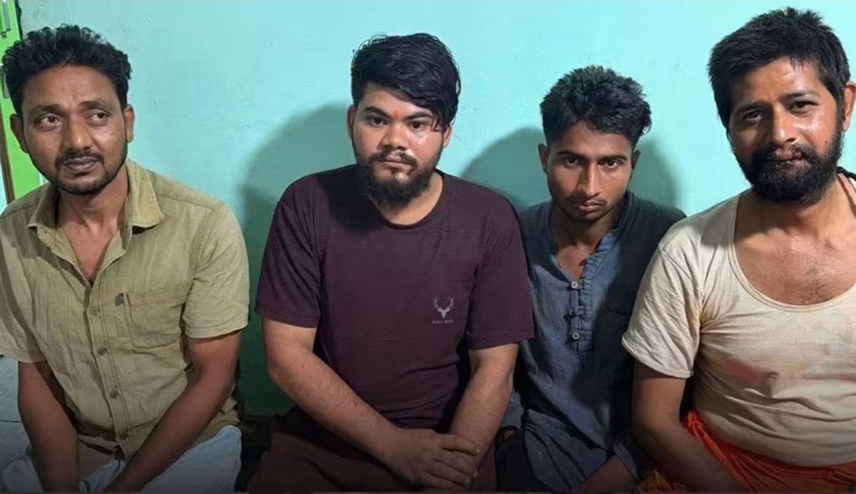 सार्वजनिक स्थलमा अश्लील हर्कत गरेको आरोपमा ४ पक्राउ