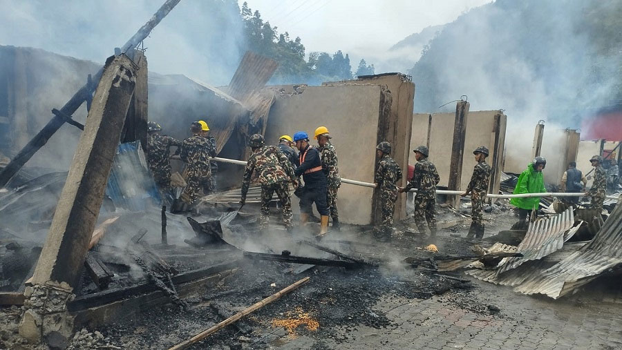 ताप्लेजुङको दोभान बजारमा आगलागी, १४ करोडको क्षति