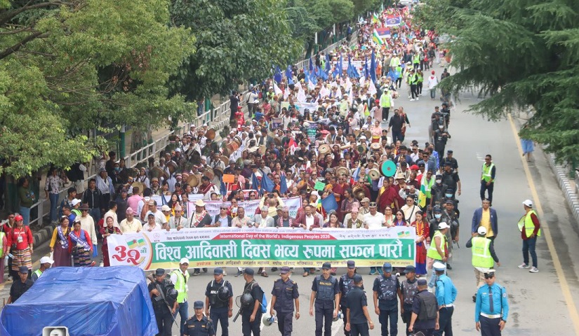 विश्व आदिवासी दिवसको अवसरमा सांस्कृतिक झाँकीसहितको र्‍याली