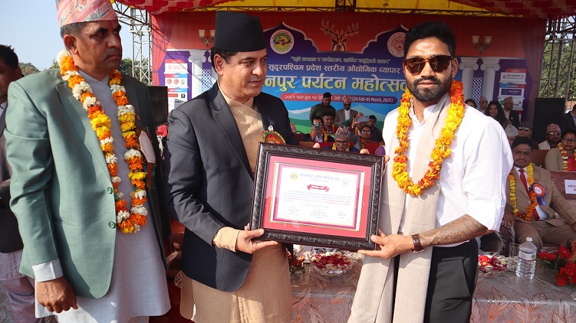 दीपेन्द्रसिंह ऐरीलाई गृहनगरमा सम्मान