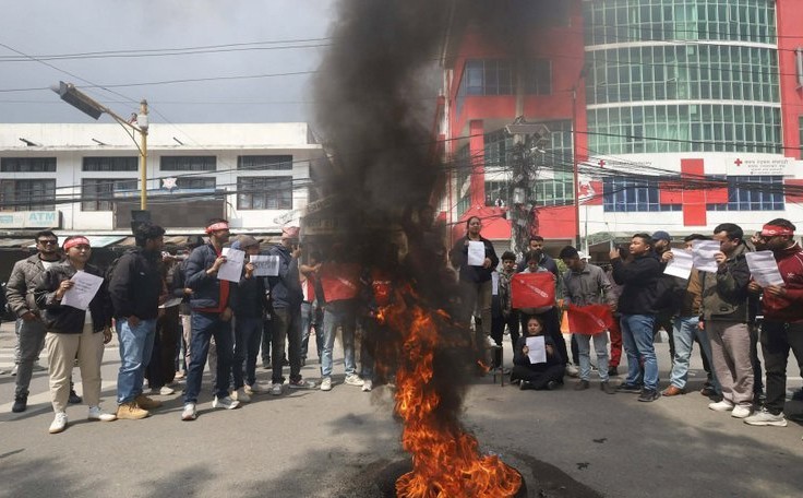 ओली पक्राउ परेपछि भृकुटीमण्डपमा अनेरास्ववियुको प्रदर्शन