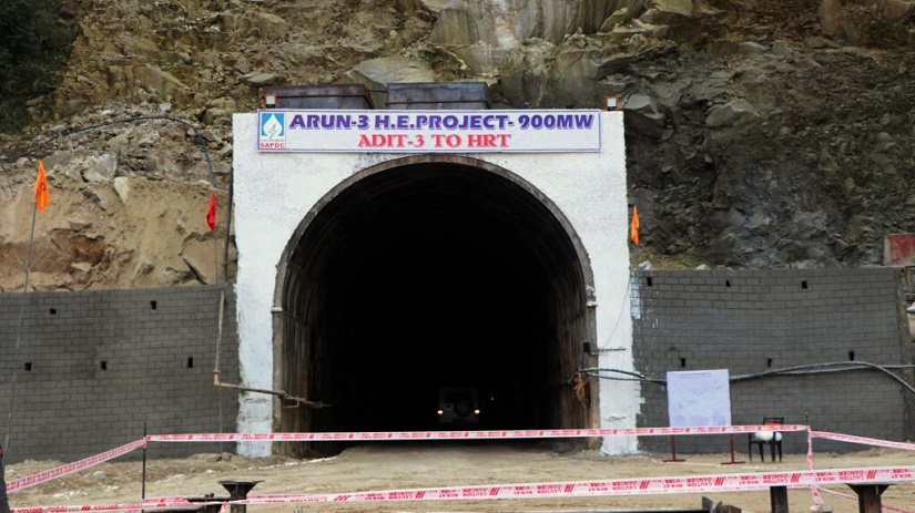 तलब नपाएपछि अरुण तेस्रो जलविद्युत् आयोजनाका कामदारद्वारा काम ठप्प