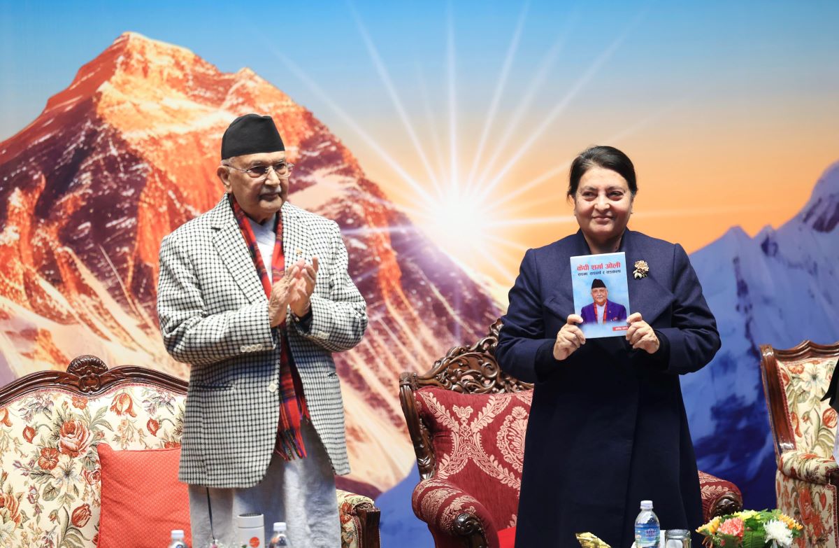 कम्युनिस्ट आन्दोलनलाई एकताबद्ध गर्न ओलीलाई पूर्वराष्ट्रपति भण्डारीको  सुझाव