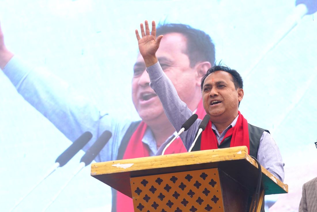 कुनै व्यक्तिलाई हिरो बनाउँदैमा देश विकास हुँदैन् : शर्मा