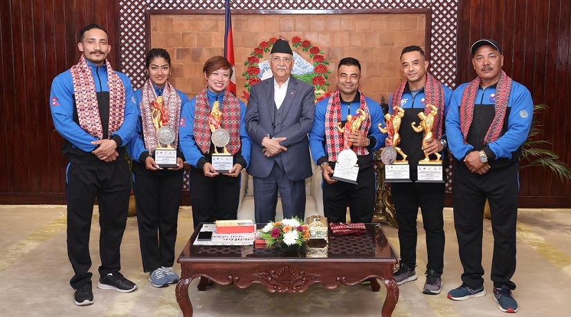 शारीरिक सुगठनमा पदक विजेता खेलाडीहरूलाई प्रधानमन्त्रीबाट सम्मान