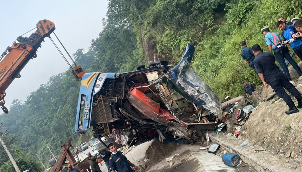 दाउन्नेमा बस दुर्घटना हुँदा ६ जनाको मृत्यु, १० जना घाइते