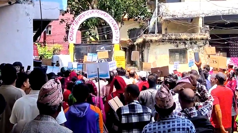 प्रधानाध्यापक आत्महत्या प्रकरणमा निष्पक्ष छानबिन र दोषीमाथि कारबाहीको माग गर्दै अदालत घेराउ