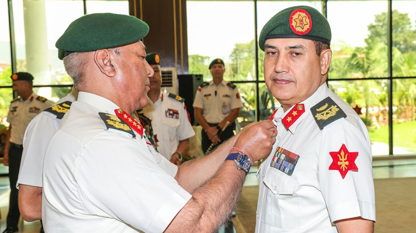 उपरथी थापा र सहायकरथी पहाडीलाई दर्ज्यानी चिह्न प्रदान