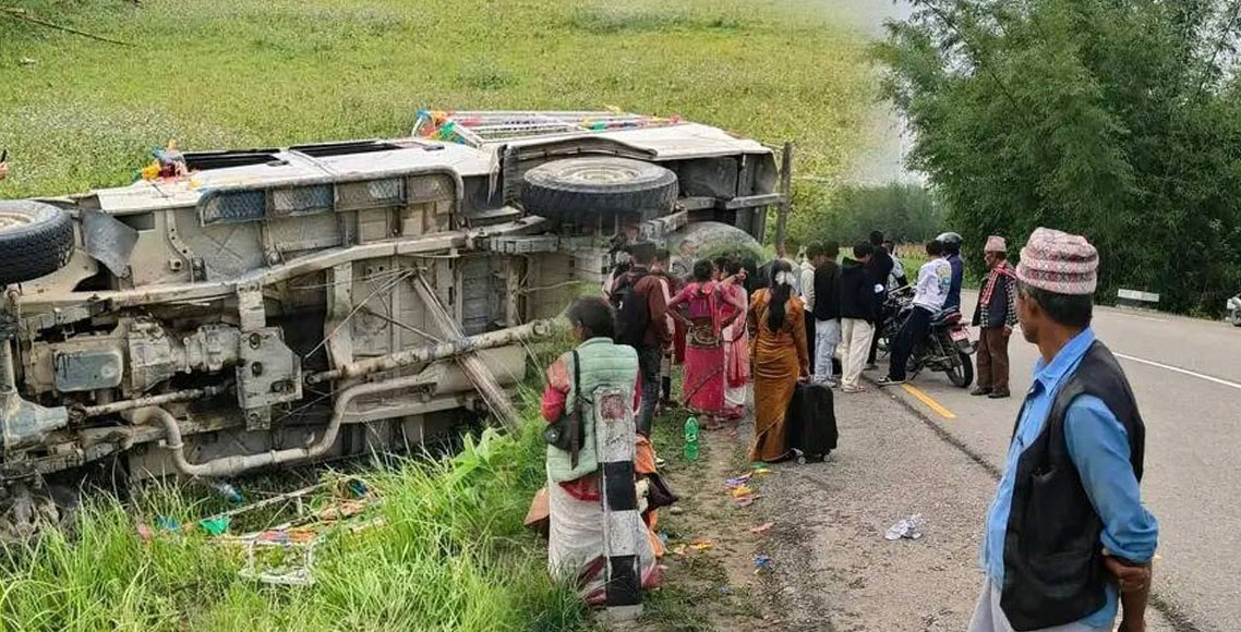 सिन्धुलीमा जन्ती बोकेको बोलेरो दुर्घटना हुँदा पाँचजना घाइते