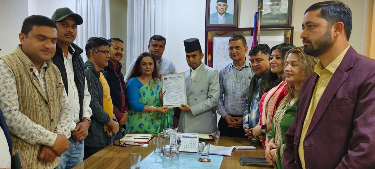 विज्ञापन नीतिमा पुनर्विचार गर्न सञ्चारमन्त्री तिमिल्सिनालाई पत्रकार महासंघको आग्रह