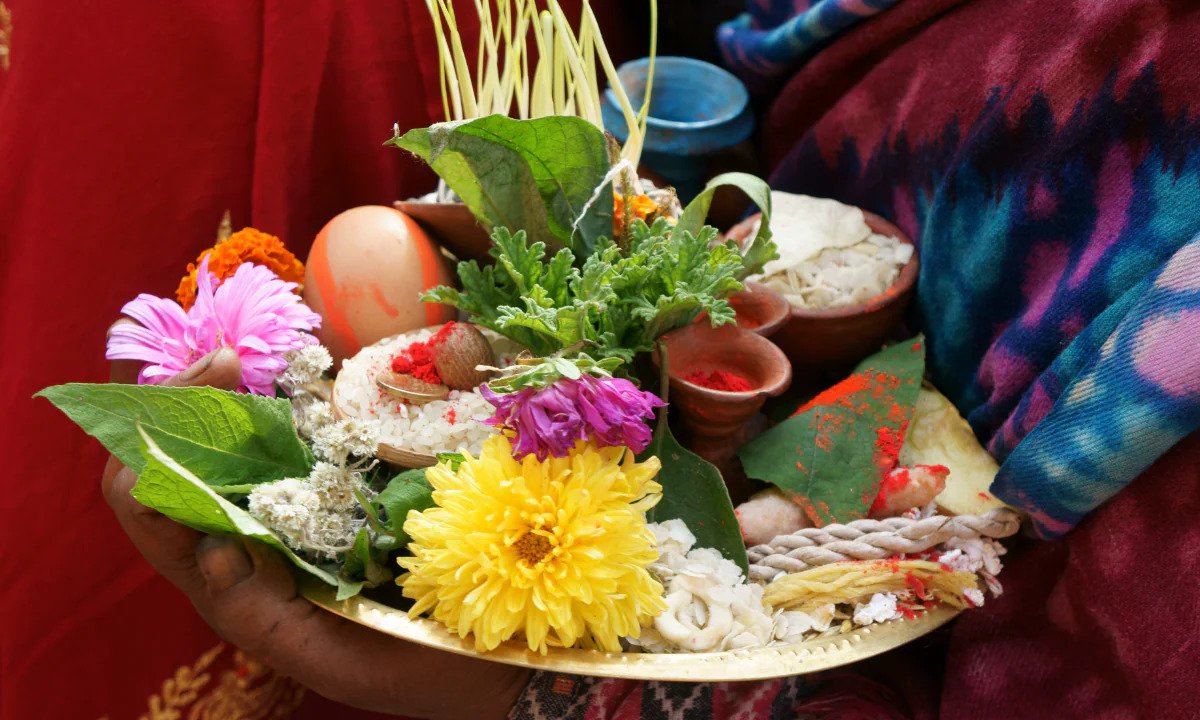 आज घर घरमा फूलपाती भित्र्याइँदै