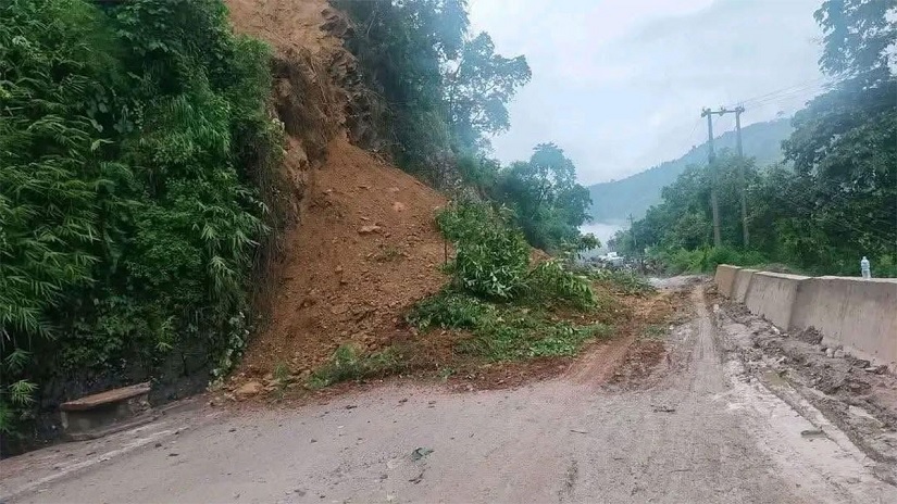 सुख्खा पहिरो खसेर अवरुद्ध पृथ्वी राजमार्ग सञ्चालनमा