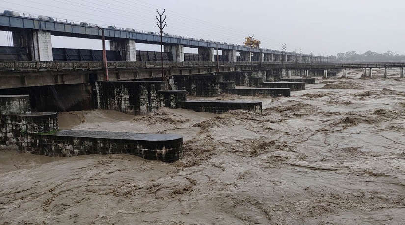 गण्डक ब्यारेजका सबै ढोका खोलियो