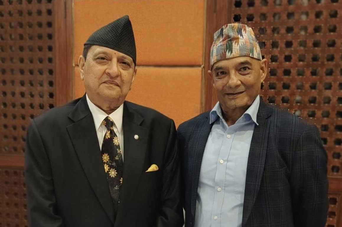 पूर्वराजा ज्ञानेन्द्र शाहसँग धवल शम्शेरको भेटवार्ता