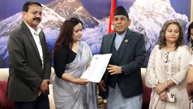 सरकारी सूचना वितरणमा विभेद हटाउन सभामुख र राष्ट्रियसभा अध्यक्षलाई पत्रकार महासंघको ज्ञापन पत्र