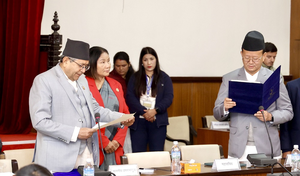 प्रतिनिधिसभाका सचिव हर्कराज राईले लिए पद तथा गोपनियताको सपथ