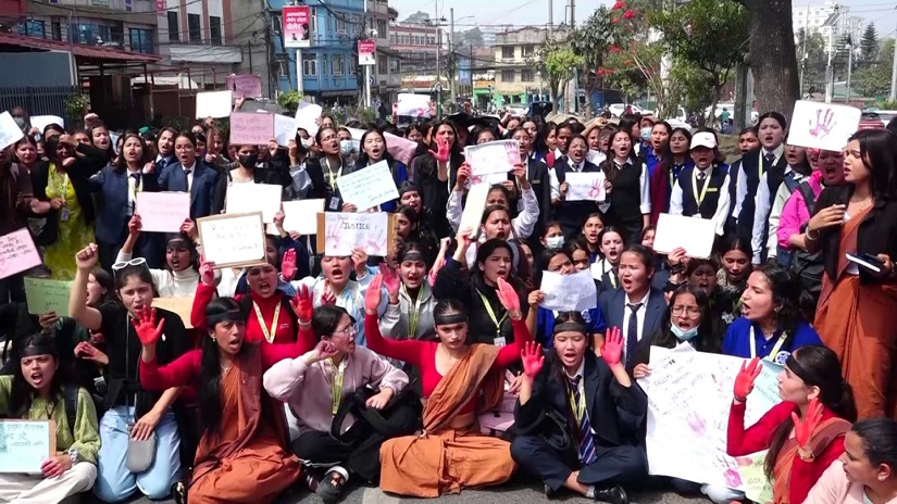 इनिसा विकलाई न्यायको माग गर्दै काठमाडौंमा विद्यार्थीको प्रदर्शन