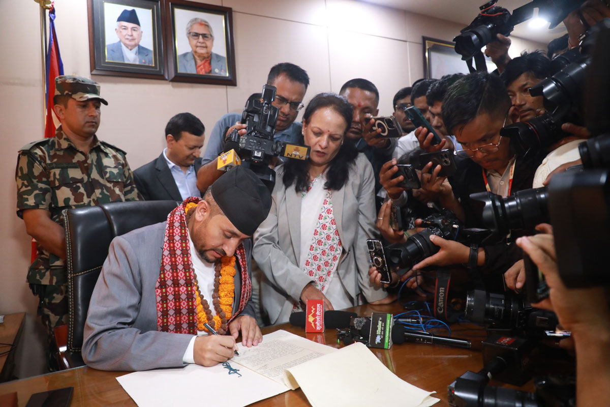 पाँच महिनाभित्रमा देशका प्रमुख १० सहरमा निःशुल्क वाइफाइ : सञ्चारमन्त्री