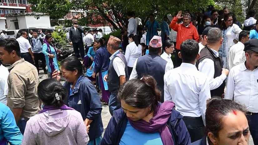 करार कर्मचारीहरू धर्नामा