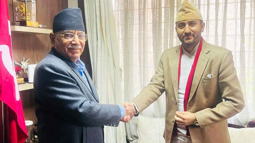 प्रचण्डसँग सञ्चारमन्त्री खरेलको भेट