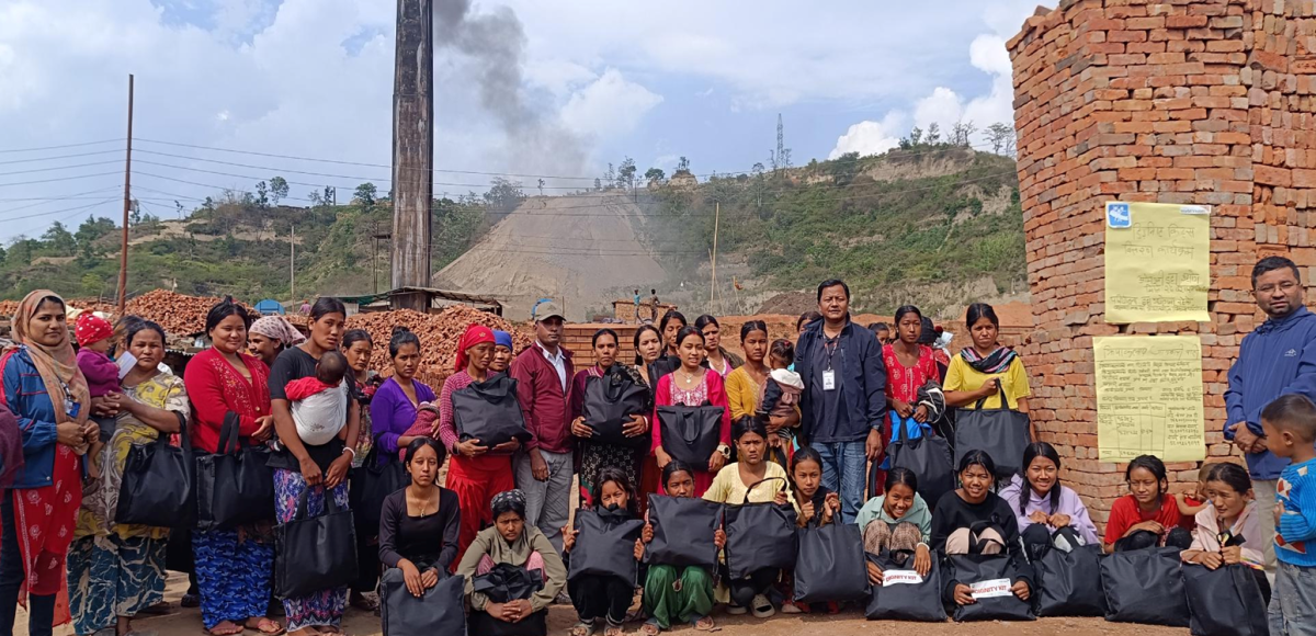 इँट्टा उद्योगका गर्भवती महिला र किशोरीलाई व्यक्तीगत स्वास्थ्य सामग्री सहयोग