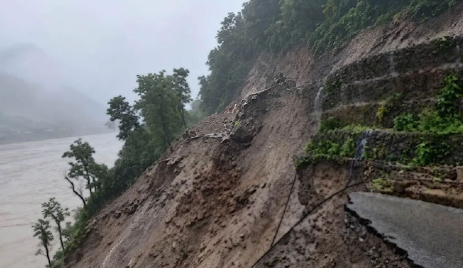 कृष्णभिरको नयाँ ट्रयाकको नदीतर्फको ग्याबिन केही तल झर्‍यो