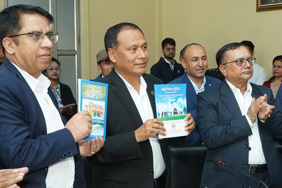 सुरक्षित स्थान पहिचान गर्न नसक्दा बस्ती विपद्को जोखिममा छन् : मन्त्री घिसिङ