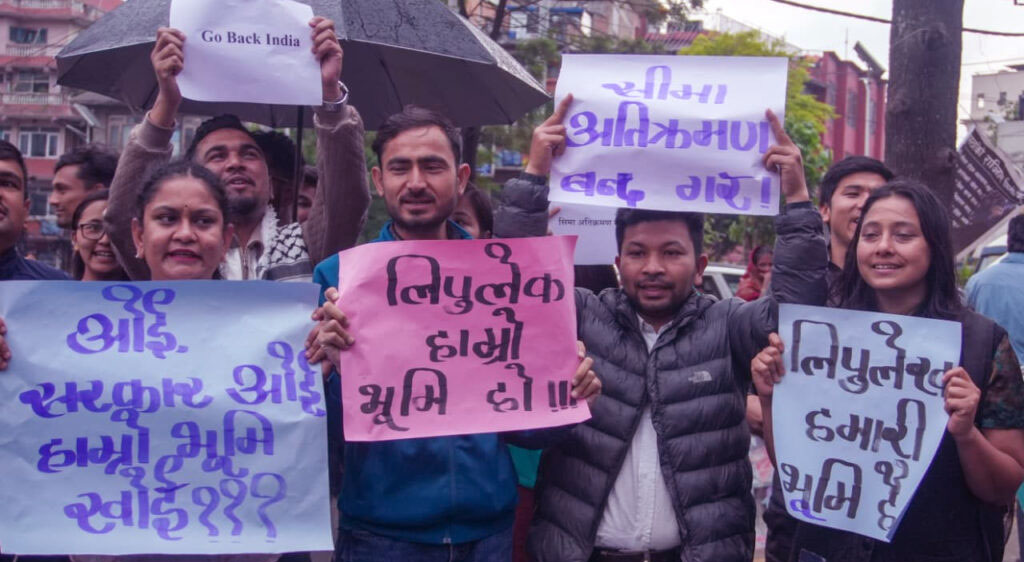 लिपुलेक हुँदै कैलाश मानसरोवर यात्रा सुरु गर्ने भारतको निर्णयमा विद्यार्थीको प्रदर्शन