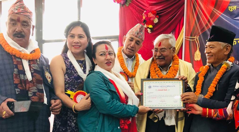 गौरीशंकर च्छोरोल्पा मिडियाको तेश्रो वार्षिकोत्सवमा विशिष्ठ कलाकार श्रेष्ठलाई अभिनन्दन