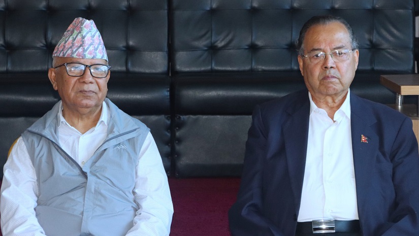 माधव नेपाल र झलनाथ खनालबीच भेटवार्ता