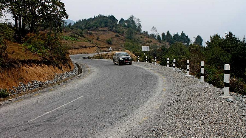 बेँसीसहर चामे र मध्यपहाडी लोकमार्गमा राति सवारी सञ्चालनमा रोक