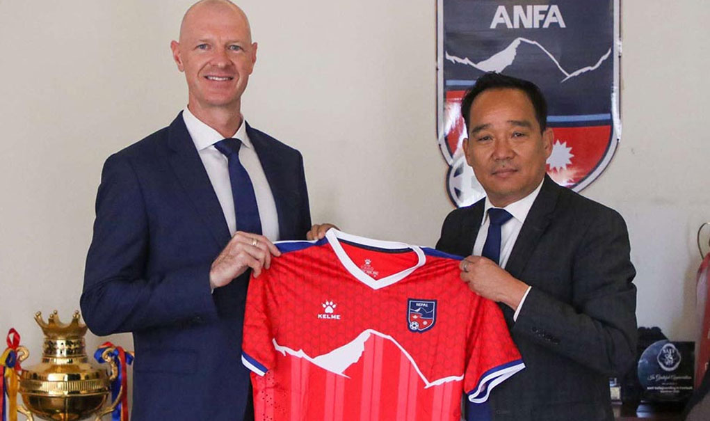 म्याट रोस नेपाली पुरुष फुटबल टोलीको मुख्य प्रशिक्षक