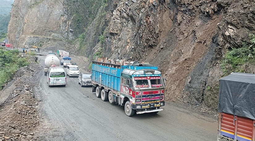 नारायणगढ-मुग्लिन सडक सोमाबरदेखि आंशिक बन्द
