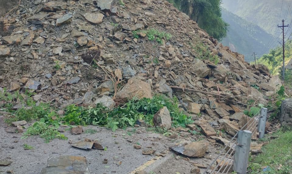 पहिराले नारायणगढ मुग्लिन सडक अवरुद्ध