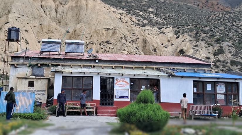 मुस्ताङ कारागारको एउटै भवनमा कैदीबन्दी र सुरक्षाकर्मी