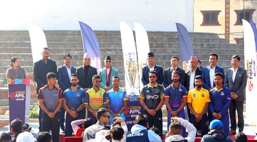 धरहराबाट प्रधानमन्त्री ओलीले गरे एनपीएलको ट्रफी सार्वजनिक