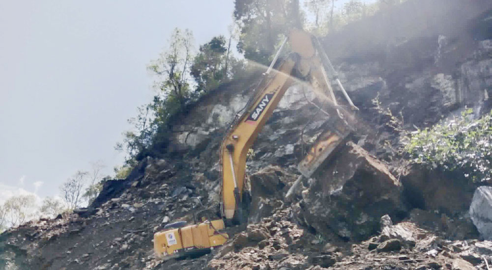 हुम्लाको नेप्का गाउँमा पहिराले विद्यालय भवन बगायो