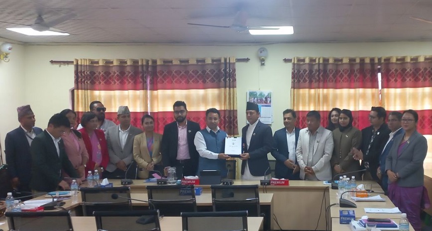 सभामुख अर्यालसमक्ष प्रतिनिधिसभा नियमावली मस्यौदा प्रतिवेदन प्रस्तुत