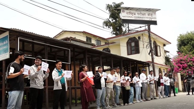 परीक्षा बोर्ड अगाडि अनेरास्ववियुको प्रदर्शन