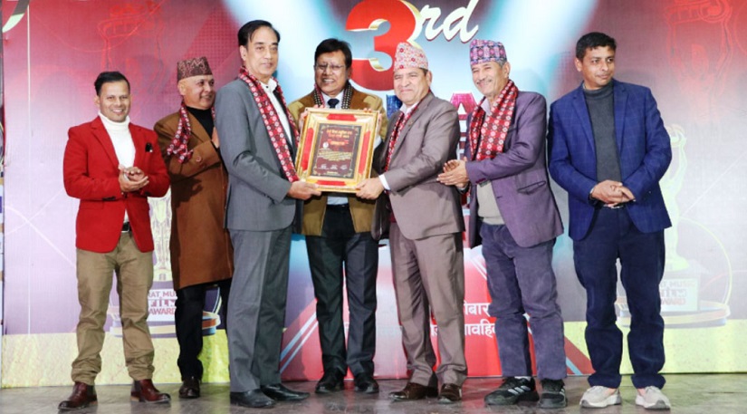 वाणिज्य सेवा पदकबाट चेम्बरका निवर्तमान अध्यक्ष मल्ल सम्मानित