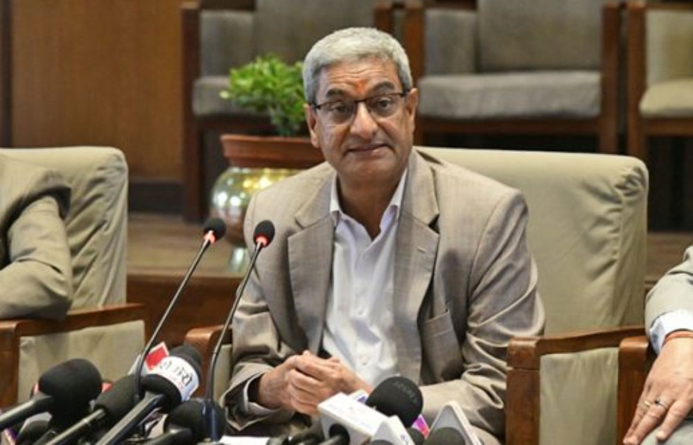 गृहमन्त्रीको प्रश्न : कर्मचारीमाथि छानबिन हुँदैमा मन्त्रीले राजीनामा दिनुपर्ने हो?